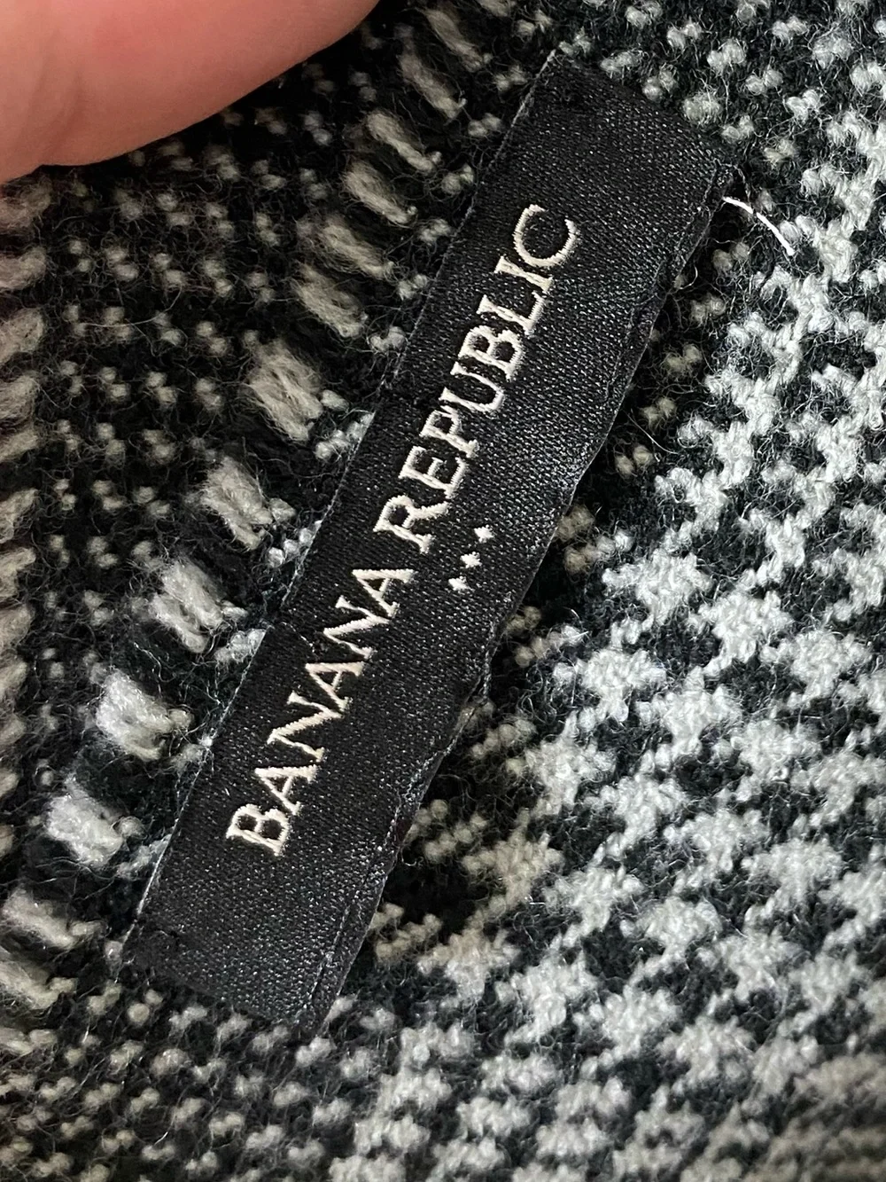 Banana Republic Black White Houndstooth Plaid Fringe Fall Winter Scarf - Unisex